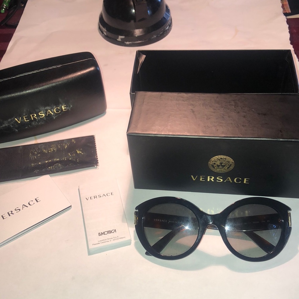 Versace Gianni Couture Jackie O style tortoiseshell sunglasses, hard case, box - Picture 6 of 12